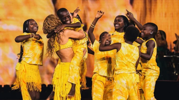 Shakira & Ghetto Kids  Dai Dai (Live from LMYNL World Tour) Mp3 Download